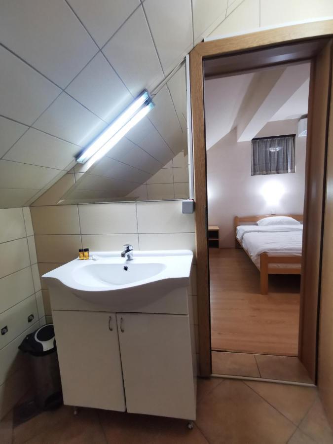 Motel Imperija Ub Экстерьер фото