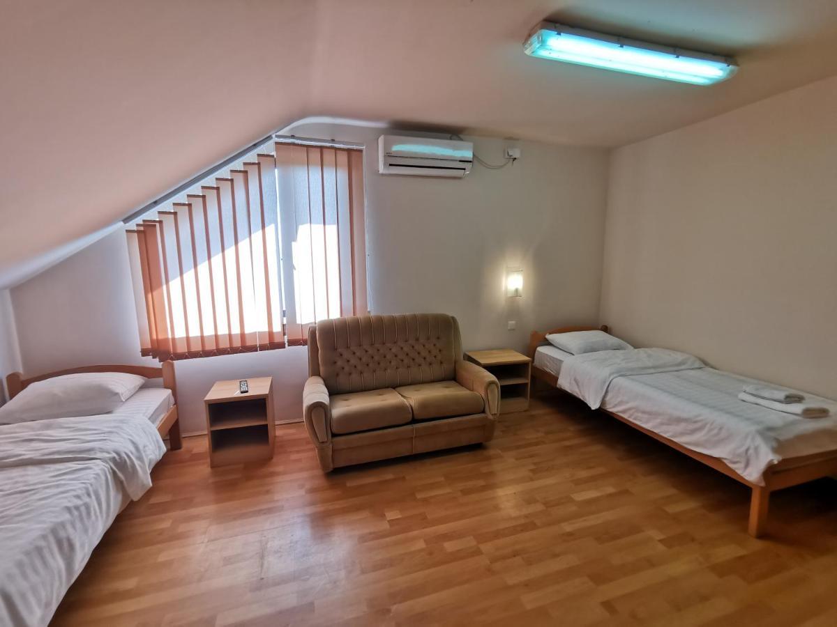 Motel Imperija Ub Экстерьер фото