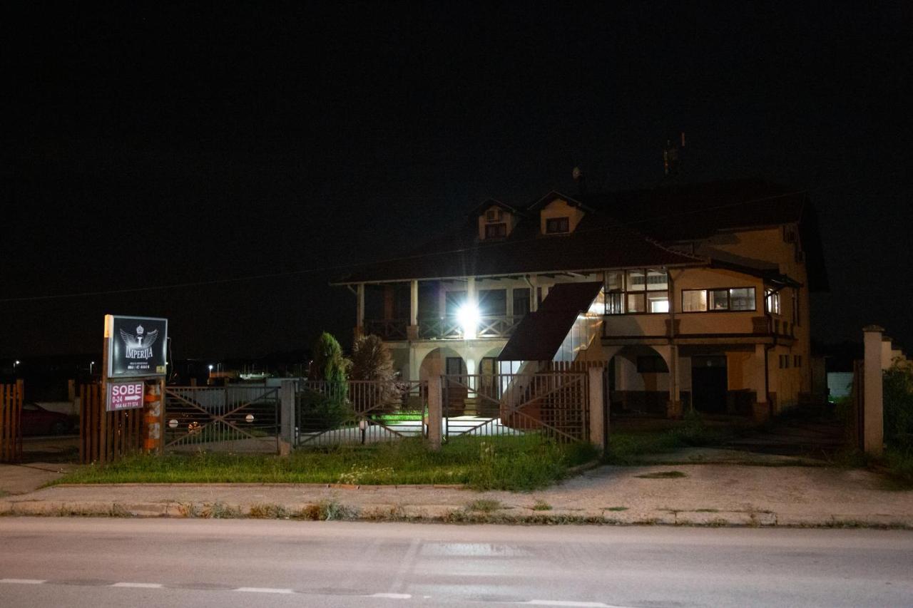 Motel Imperija Ub Экстерьер фото